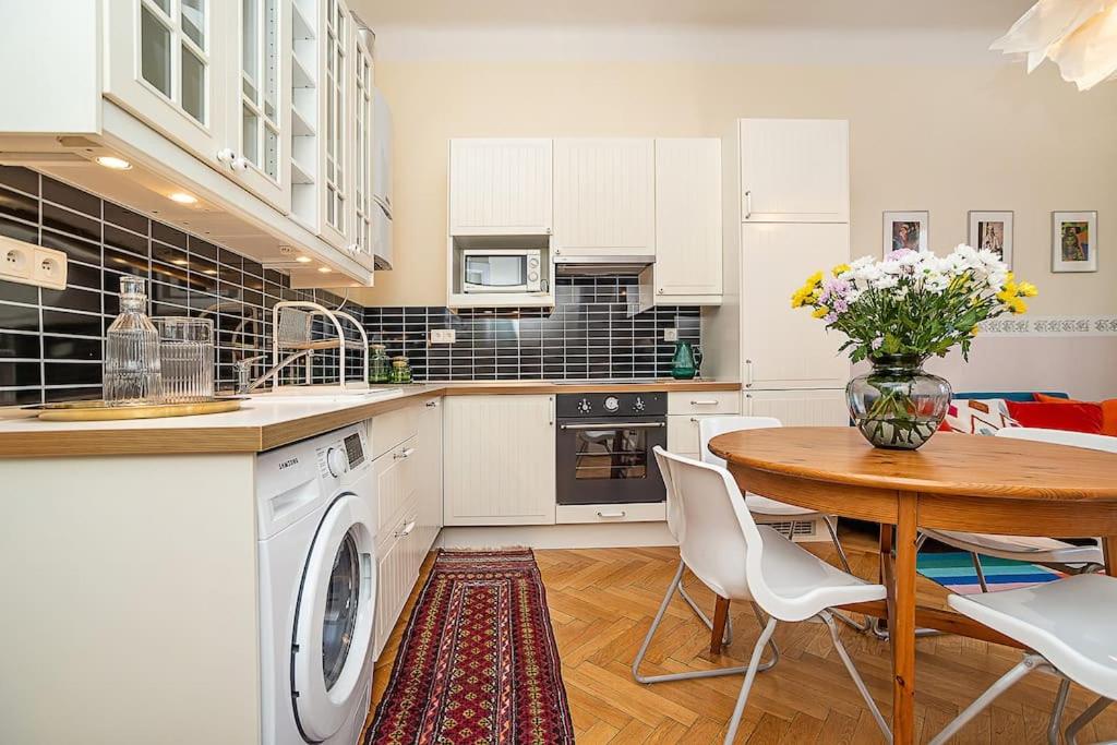 Playful 2-Bedroom Apartment in the Center