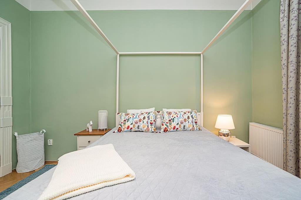 Playful 2-Bedroom Apartment in the Center