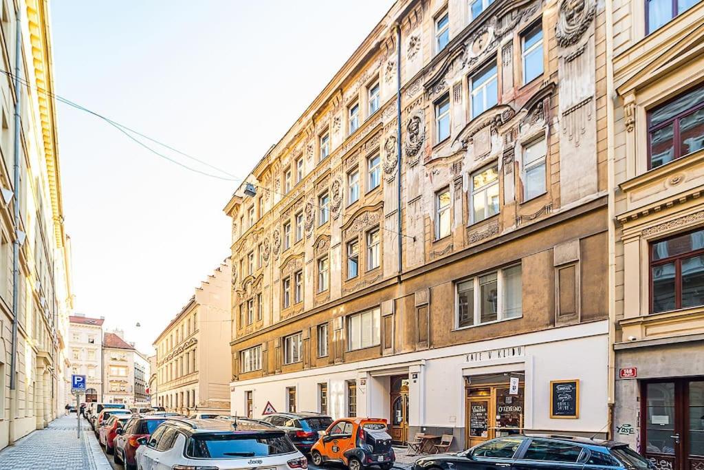 Playful 2-Bedroom Apartment in the Center