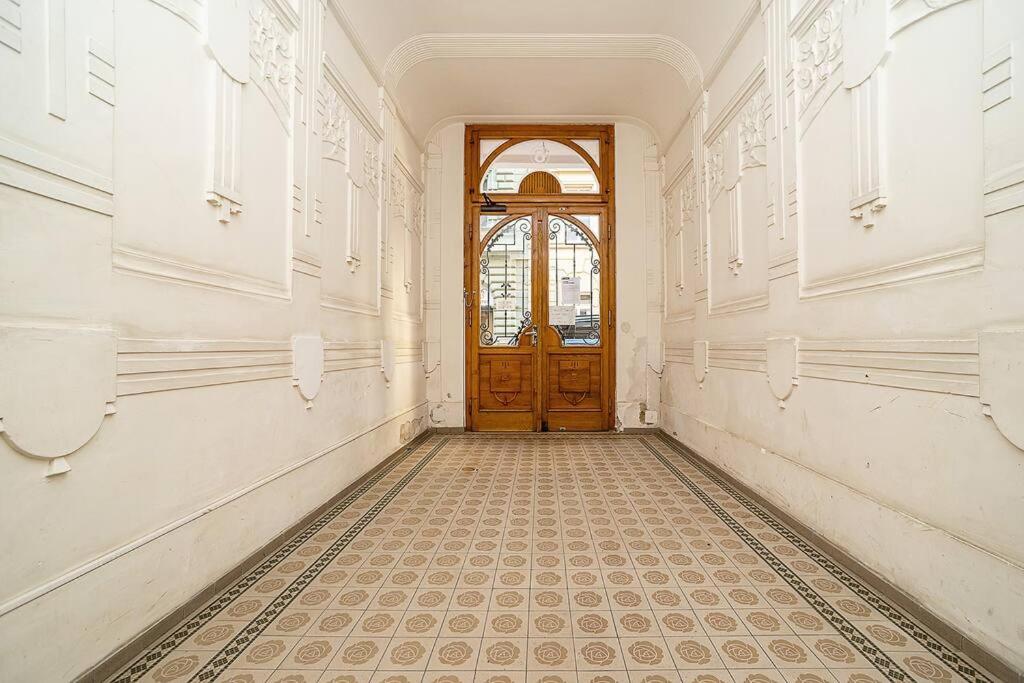 Playful 2-Bedroom Apartment in the Center