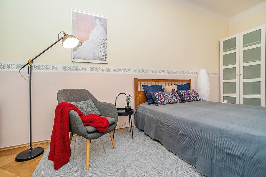 Playful 2-Bedroom Apartment in the Center