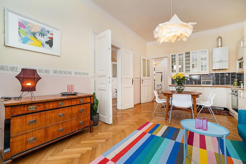 Playful 2-Bedroom Apartment in the Center