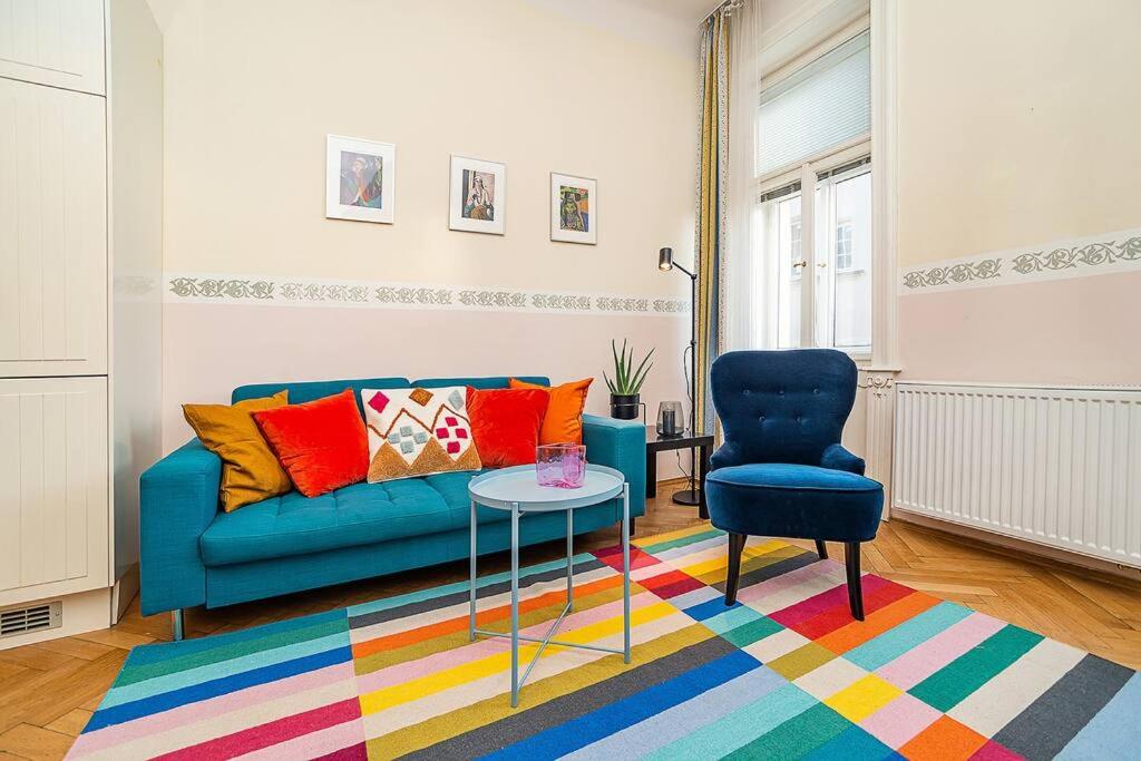 Playful 2-Bedroom Apartment in the Center