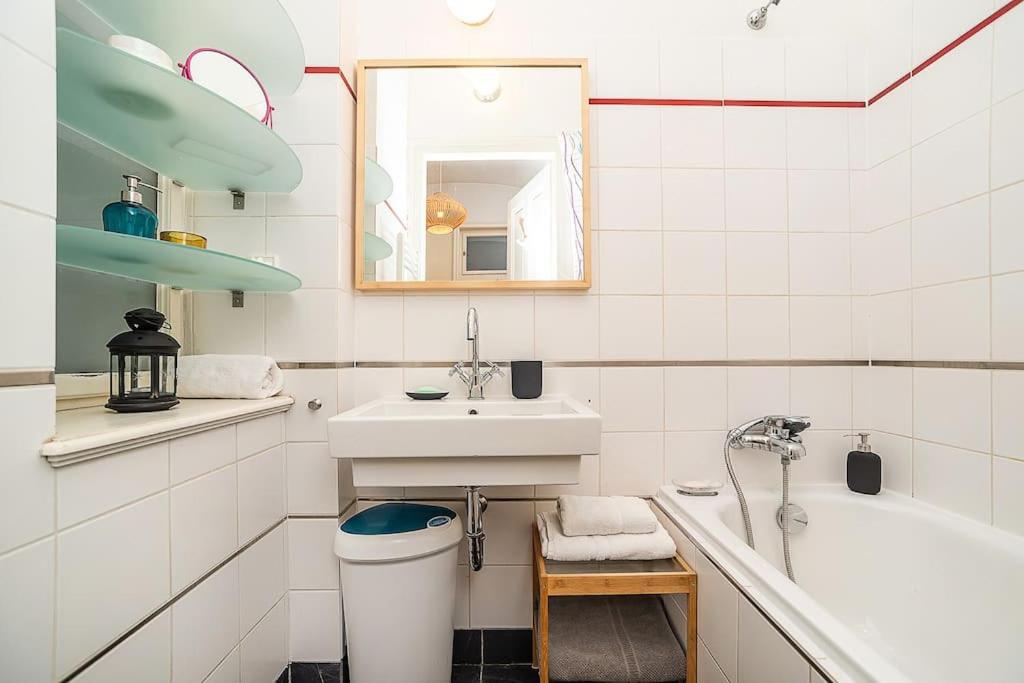 Playful 2-Bedroom Apartment in the Center