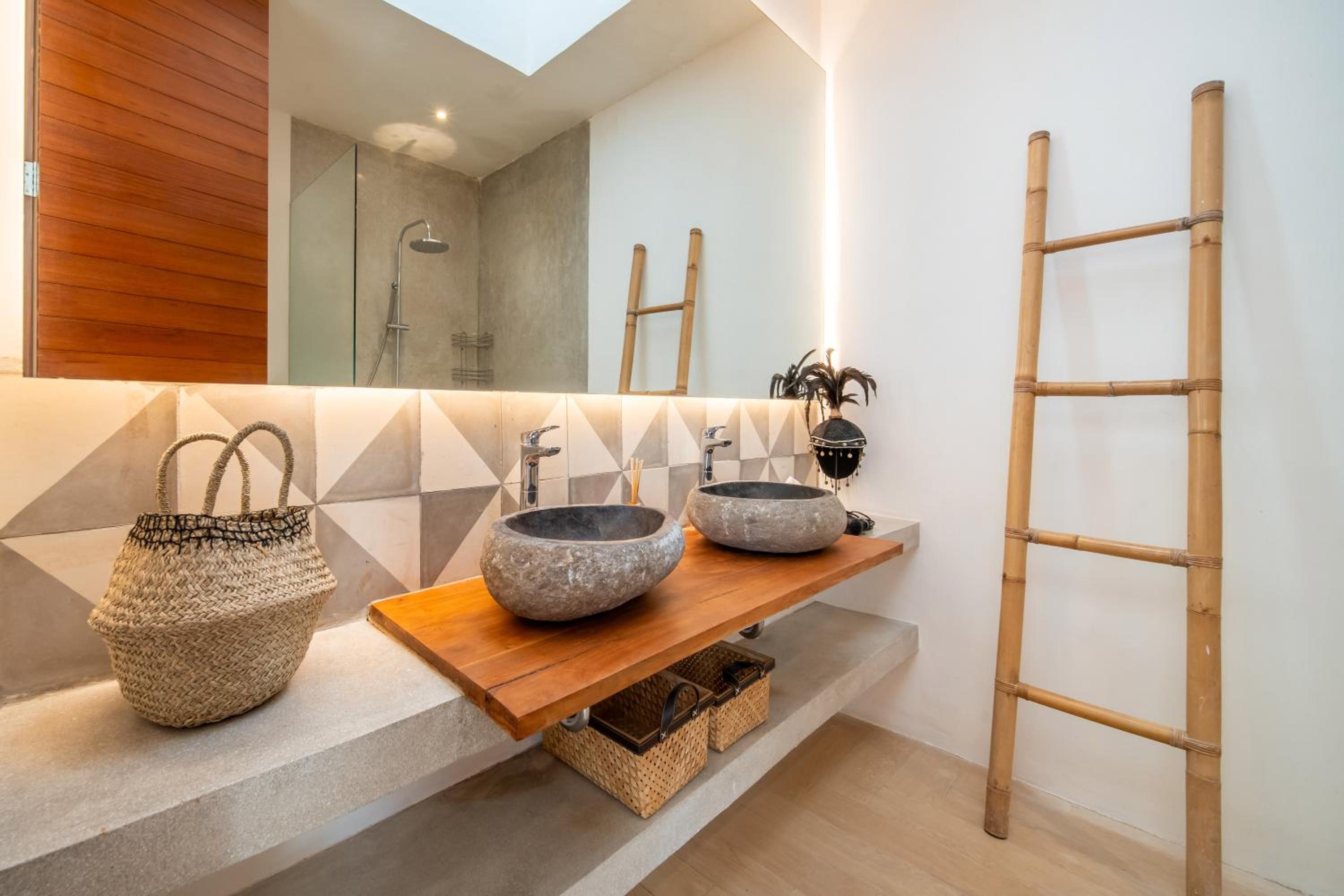 Casa Bee by The Balinese Villa Agency view 3