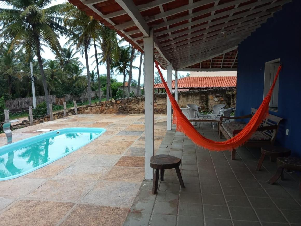 Casa com 5 quartos e piscina no Coqueiro