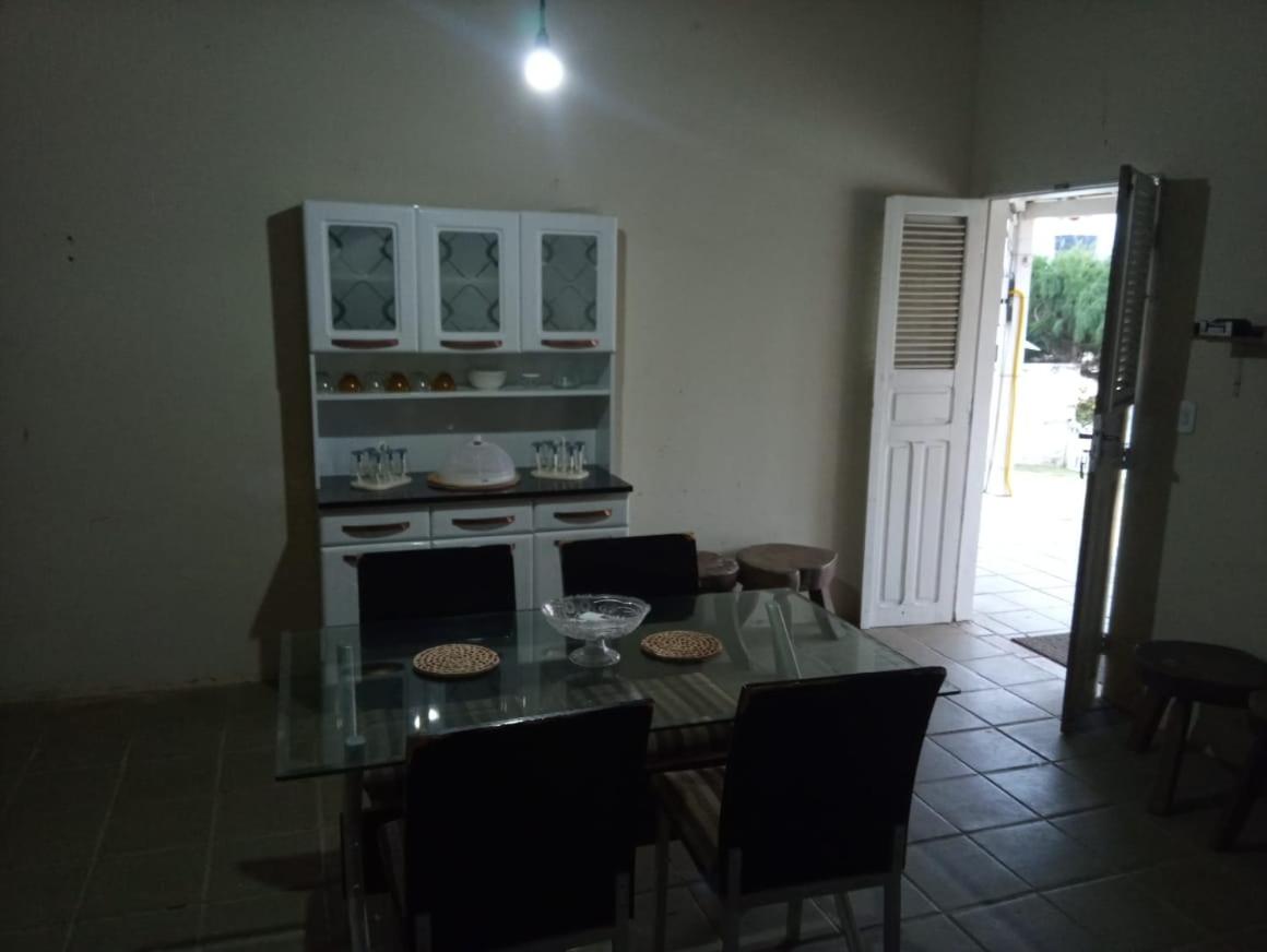 Casa com 5 quartos e piscina no Coqueiro