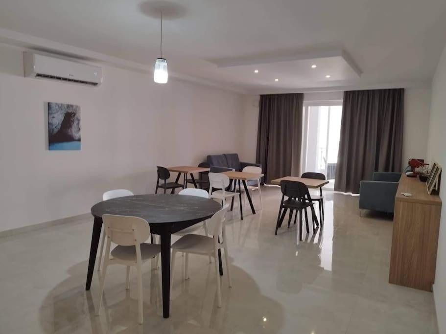 Aqua Marine Apt.6 - Entire Unit photo 3