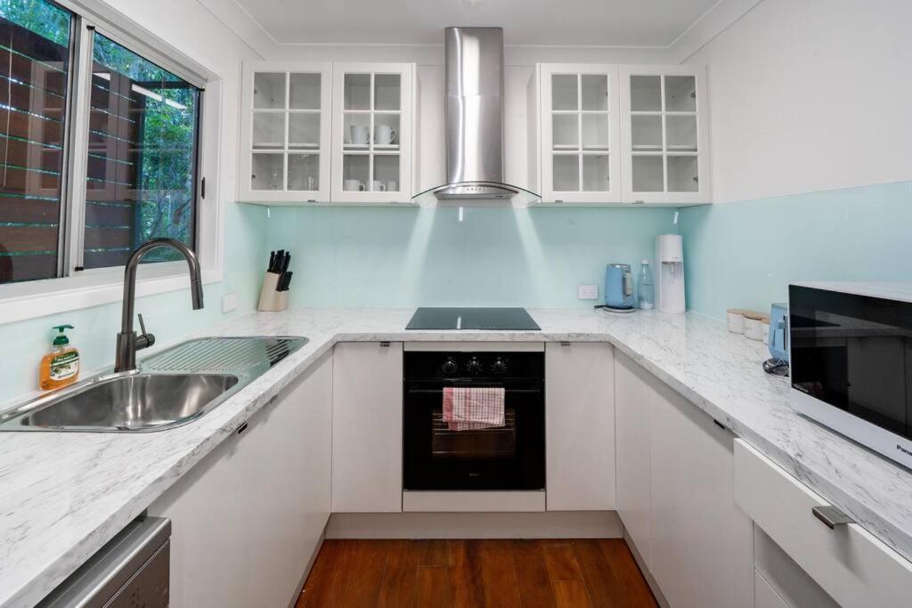 3BR15BA House w Parking Close to Eastwood Beach M8