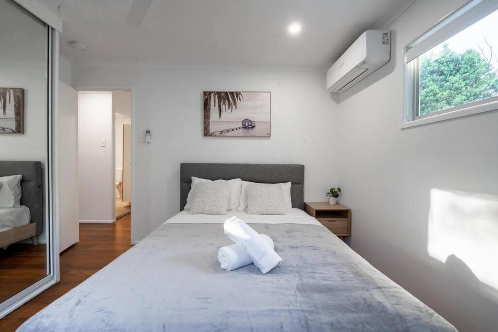 3BR15BA House w Parking Close to Eastwood Beach M8