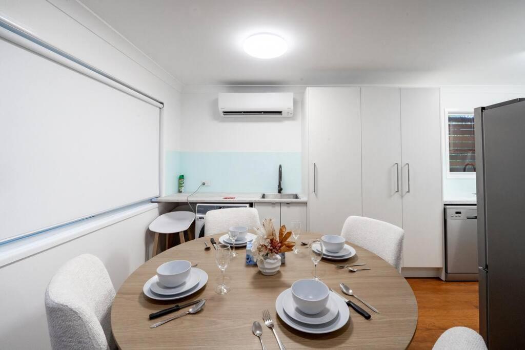 3BR15BA House w Parking Close to Eastwood Beach M8