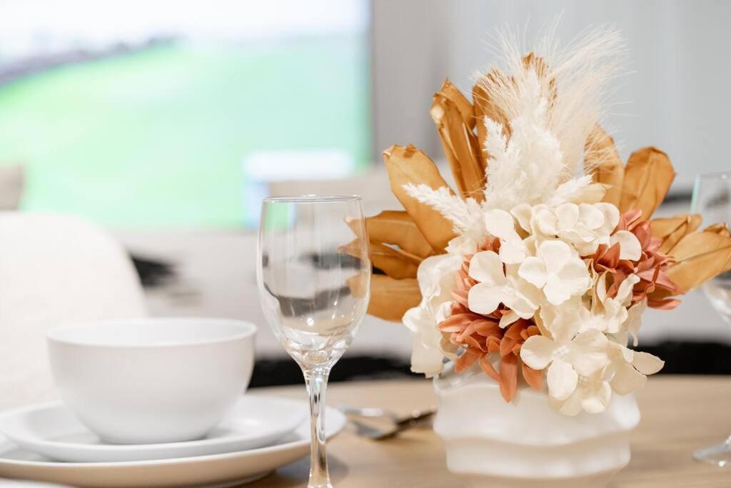 3BR15BA House w Parking Close to Eastwood Beach M8