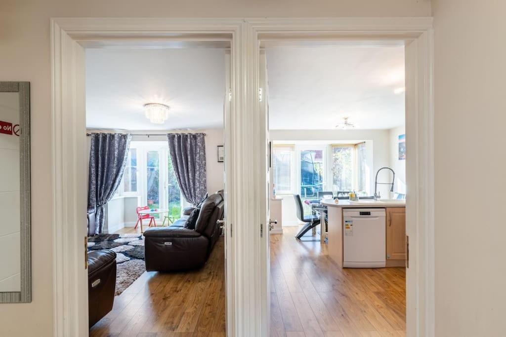 Spacious 3-bed Home - Nature Reserve Retreat view 2