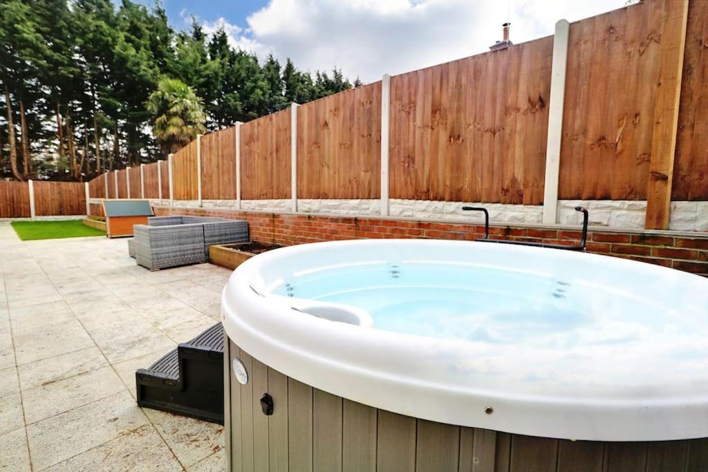 Rare Luxury Holiday Home with Hot-Tub view 2