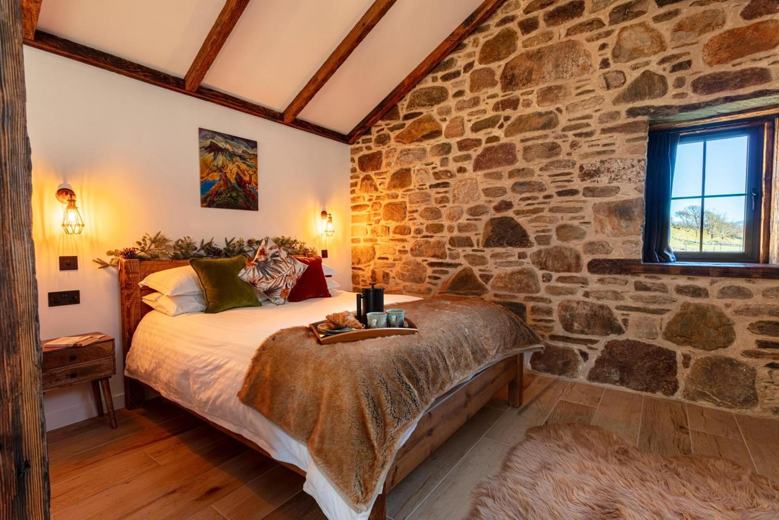 The Ruin - Wood fired hot tub - Lochside - Dog friendly view 4