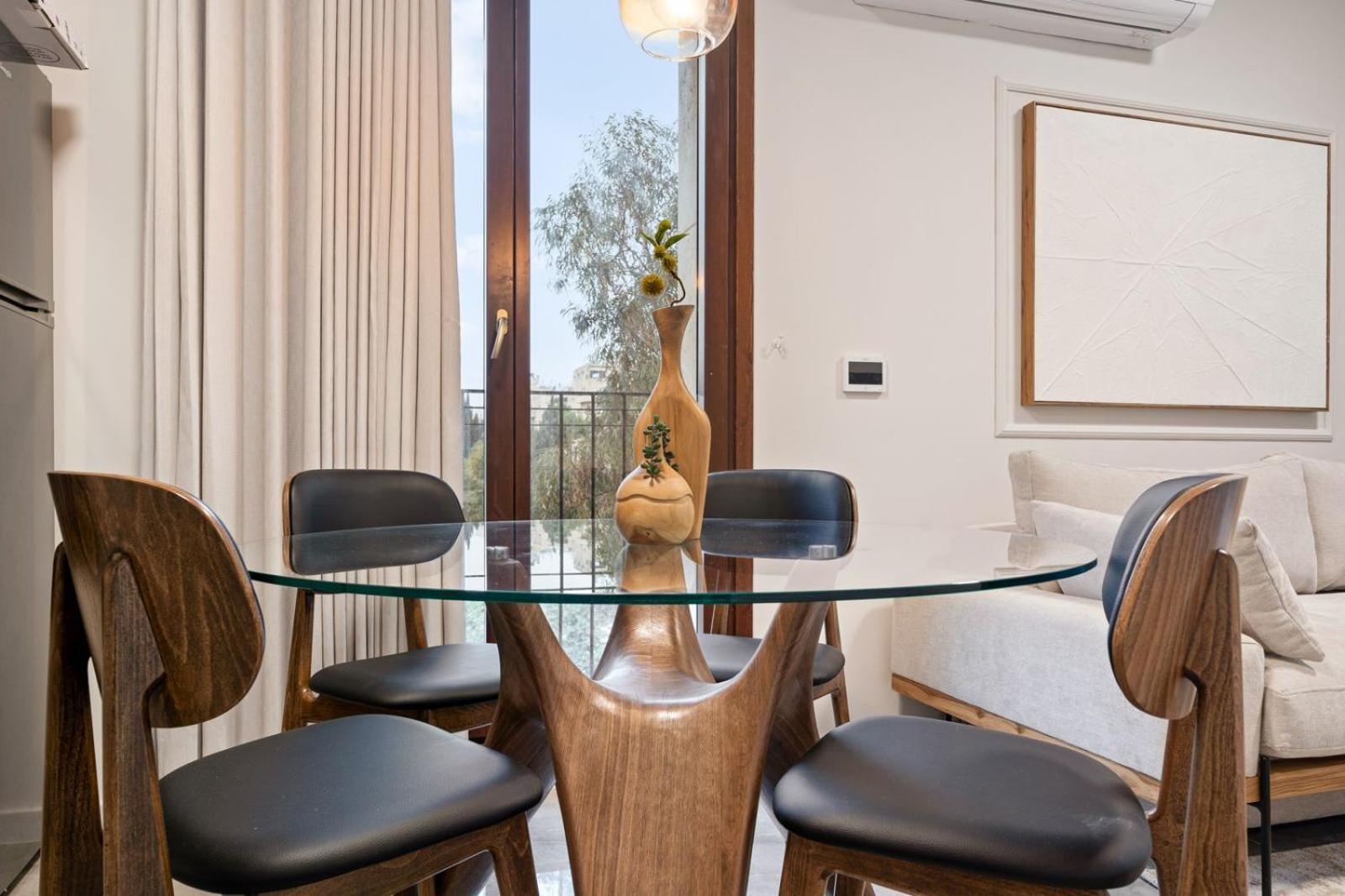Top Location - Luxury 4 people view 5