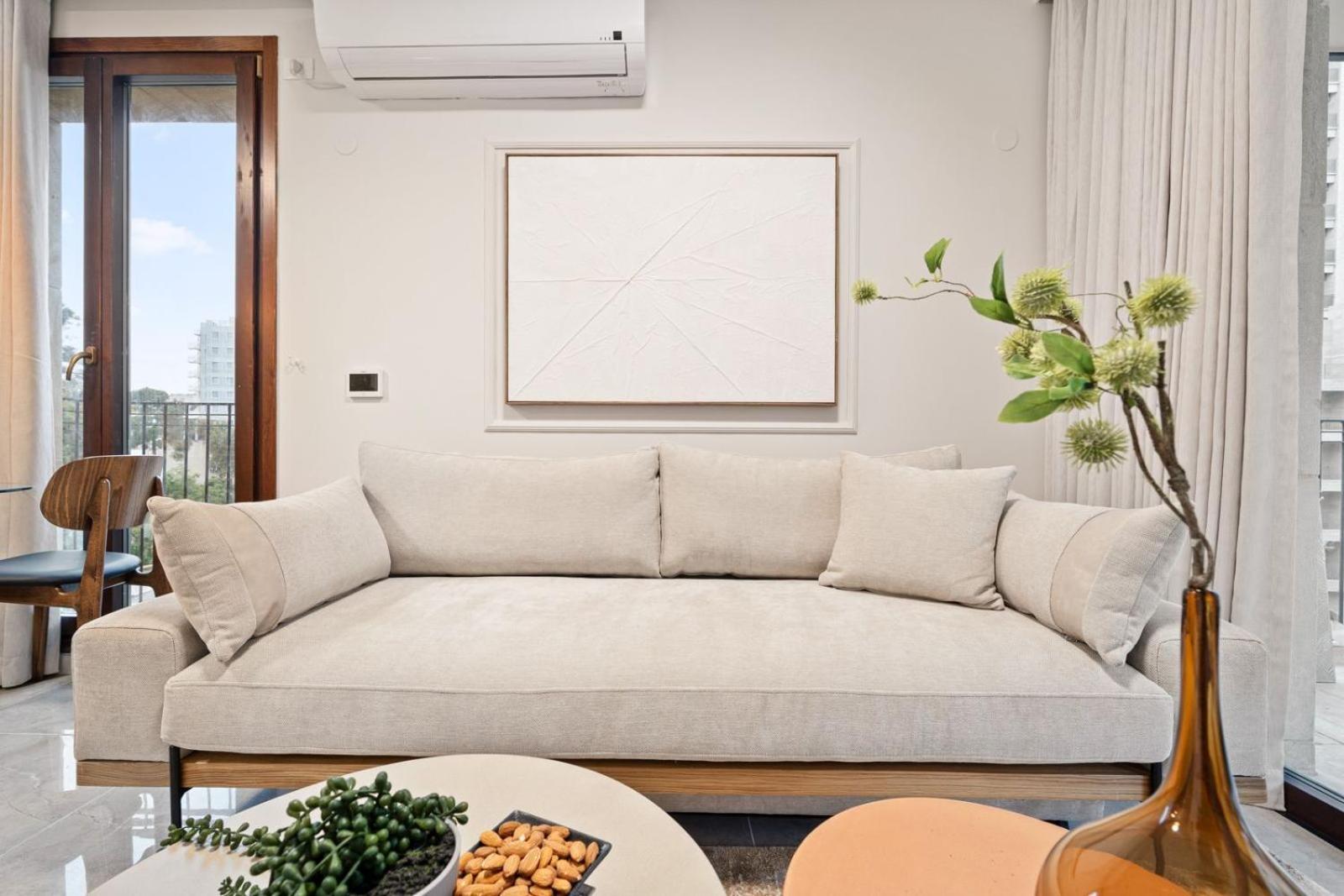 Top Location - Luxury 4 people view 3