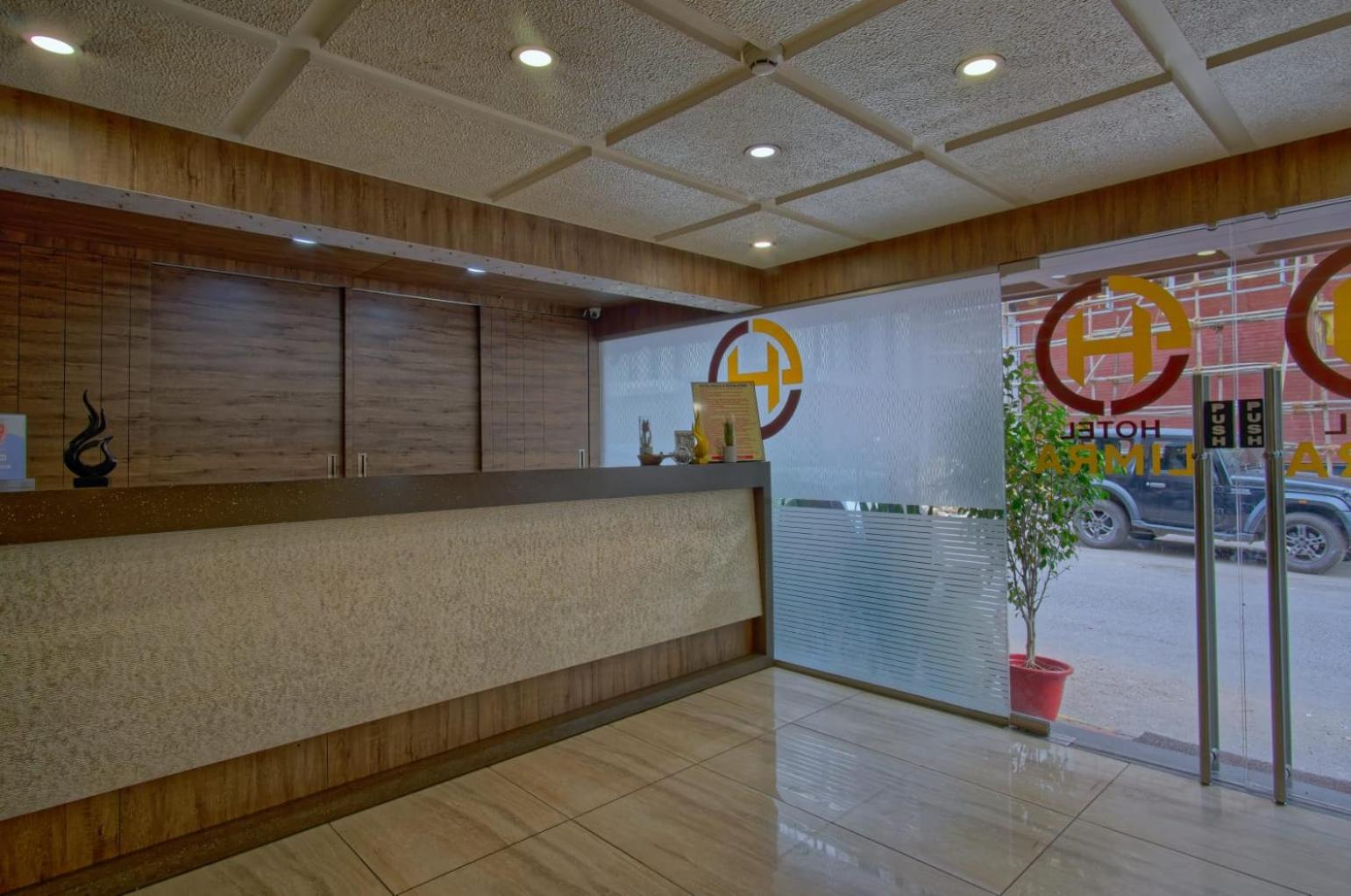 Lobby & Reception
