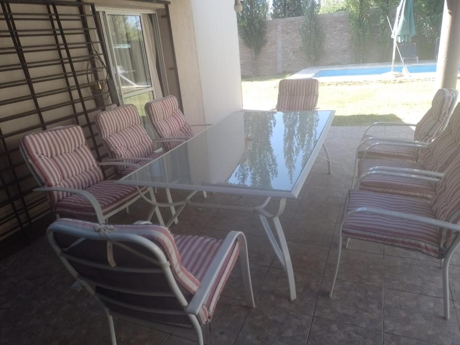 Casa amplia con pileta 9 personas