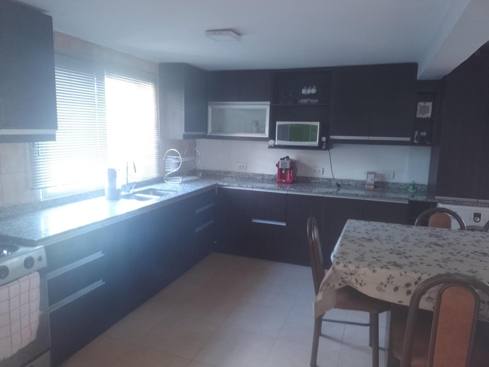 Casa amplia con pileta 9 personas