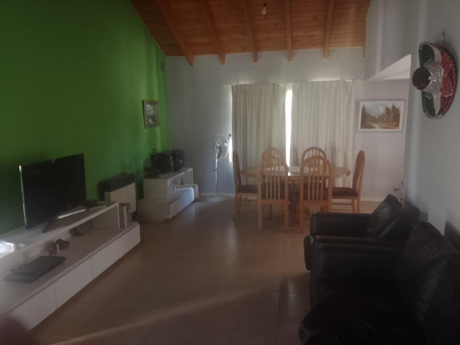 Casa amplia con pileta 9 personas