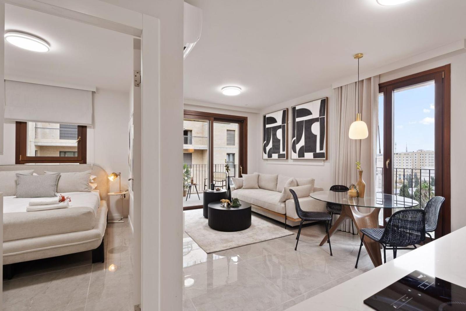 Top Location - Luxury 6 people view 4