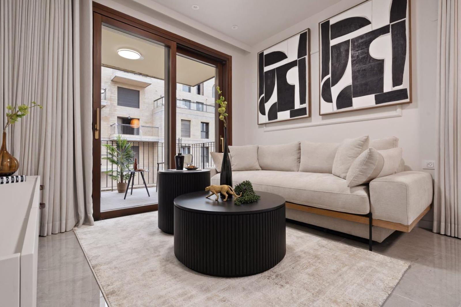 Top Location - Luxury 6 people view 2