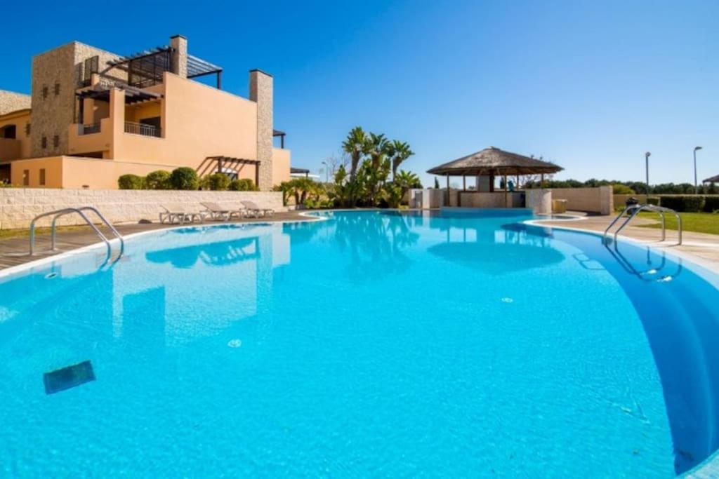 Beautiful Family T3 Townhouse with Pool Vilamoura view 2