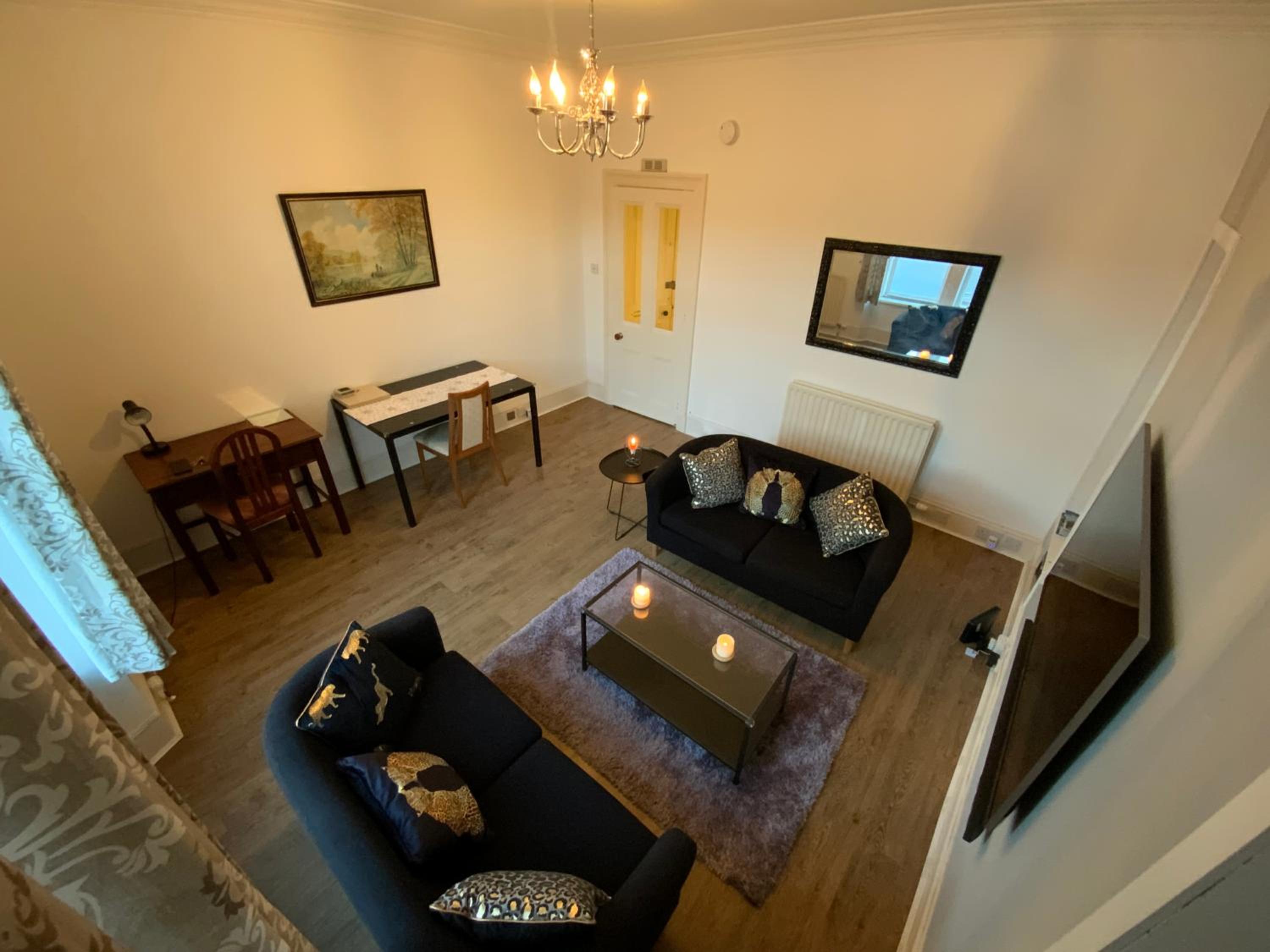 Apartment - Sleeps2 - City Centre - Parking - Yard view 5
