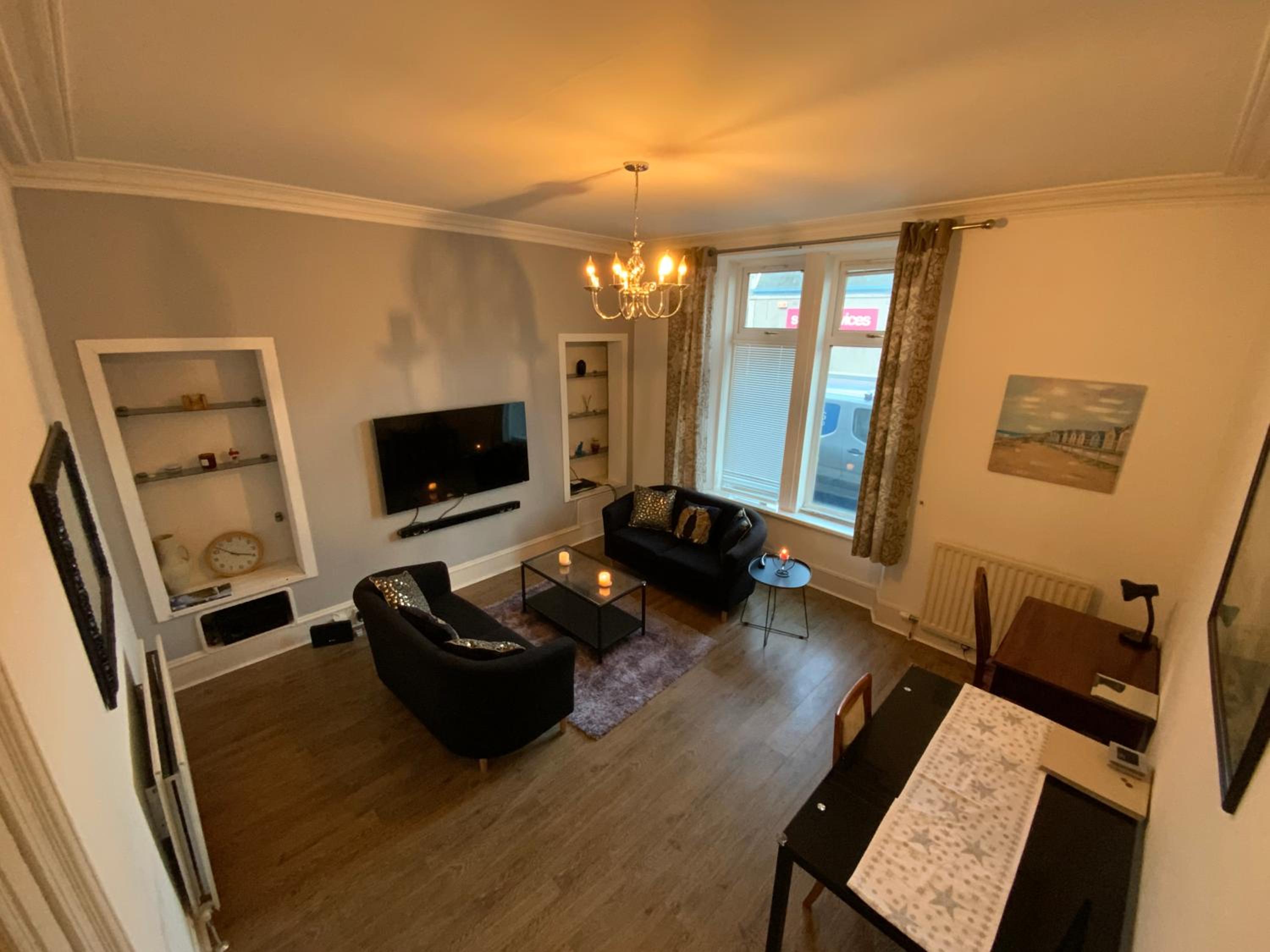 Apartment - Sleeps2 - City Centre - Parking - Yard view 2