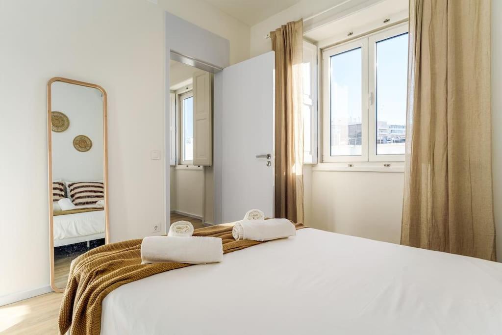 Modern & Bright - Faro Mercado Apt 22 by Lisbeyond view 5
