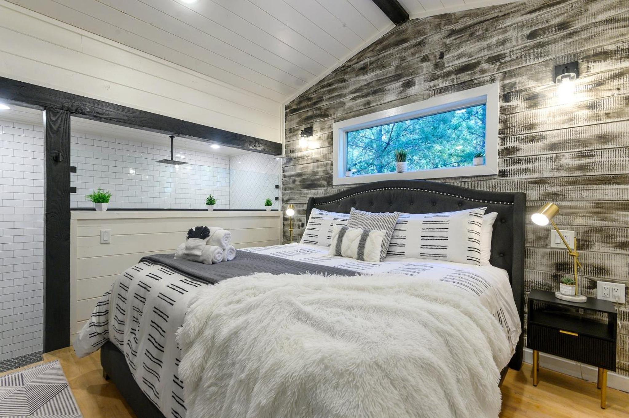 Secluded Luxury Cabin w/ Hot Tub & Fireplace view 3
