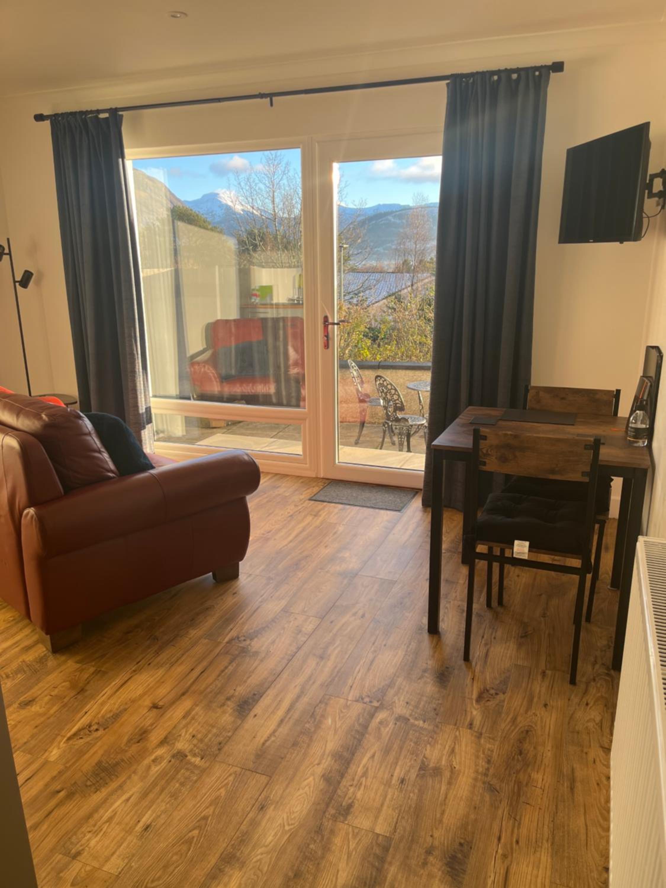TRAMORE - self contained 1 bedroom unit - king size bed - free private parking - 3 miles from Fort William High Street view 2