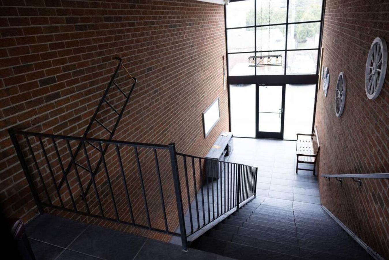 Spacious 1bd apt in DT Dearborn view 5