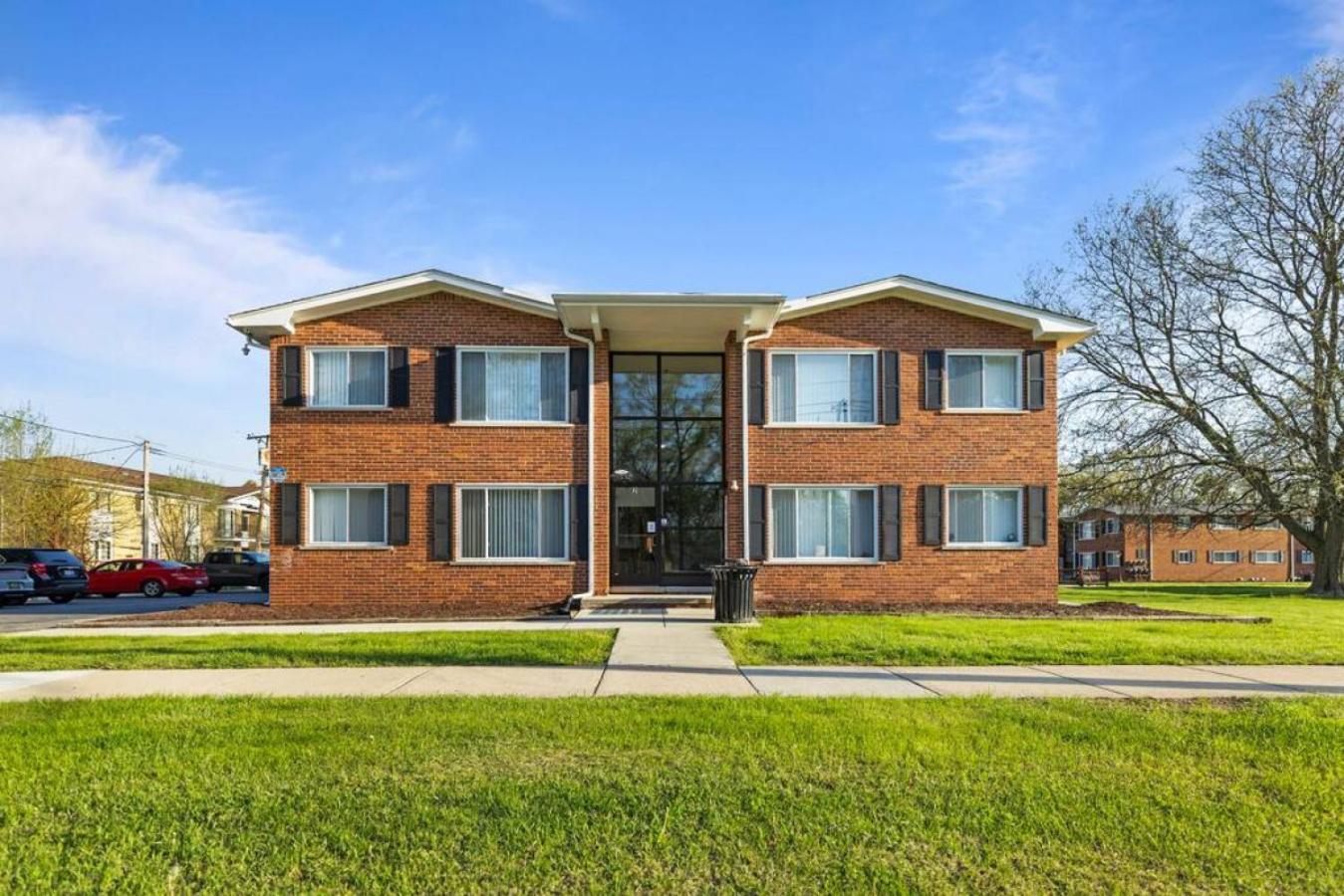 Modern Cozy 2b apt in Shelby Twp view 2