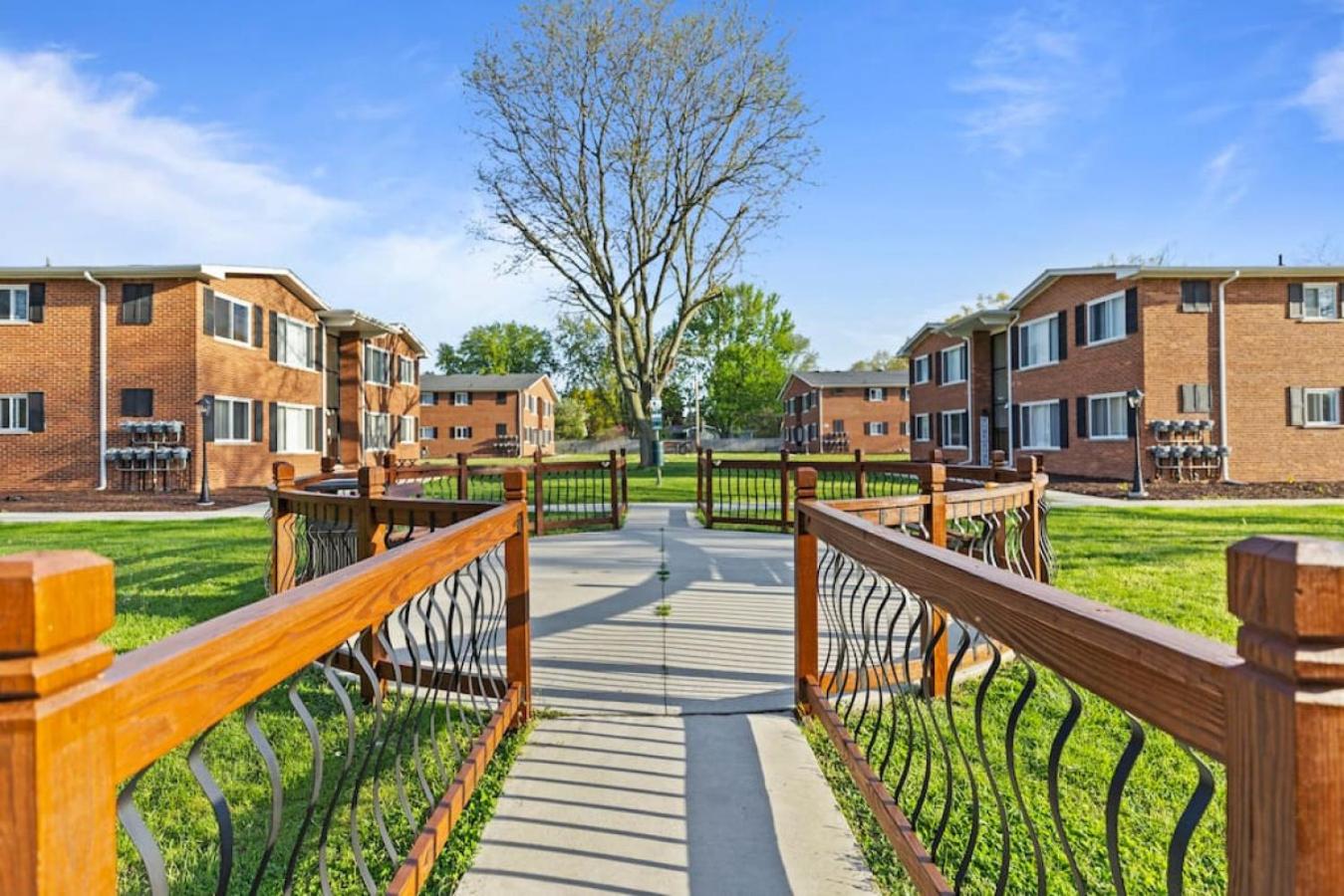 Modern Cozy 2b apt in Shelby Twp view 3