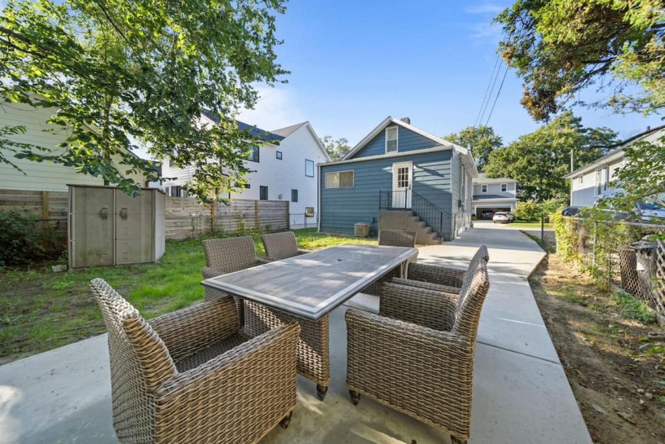 Stylish Luxury 3bd home in Down Town Royal Oak view 2