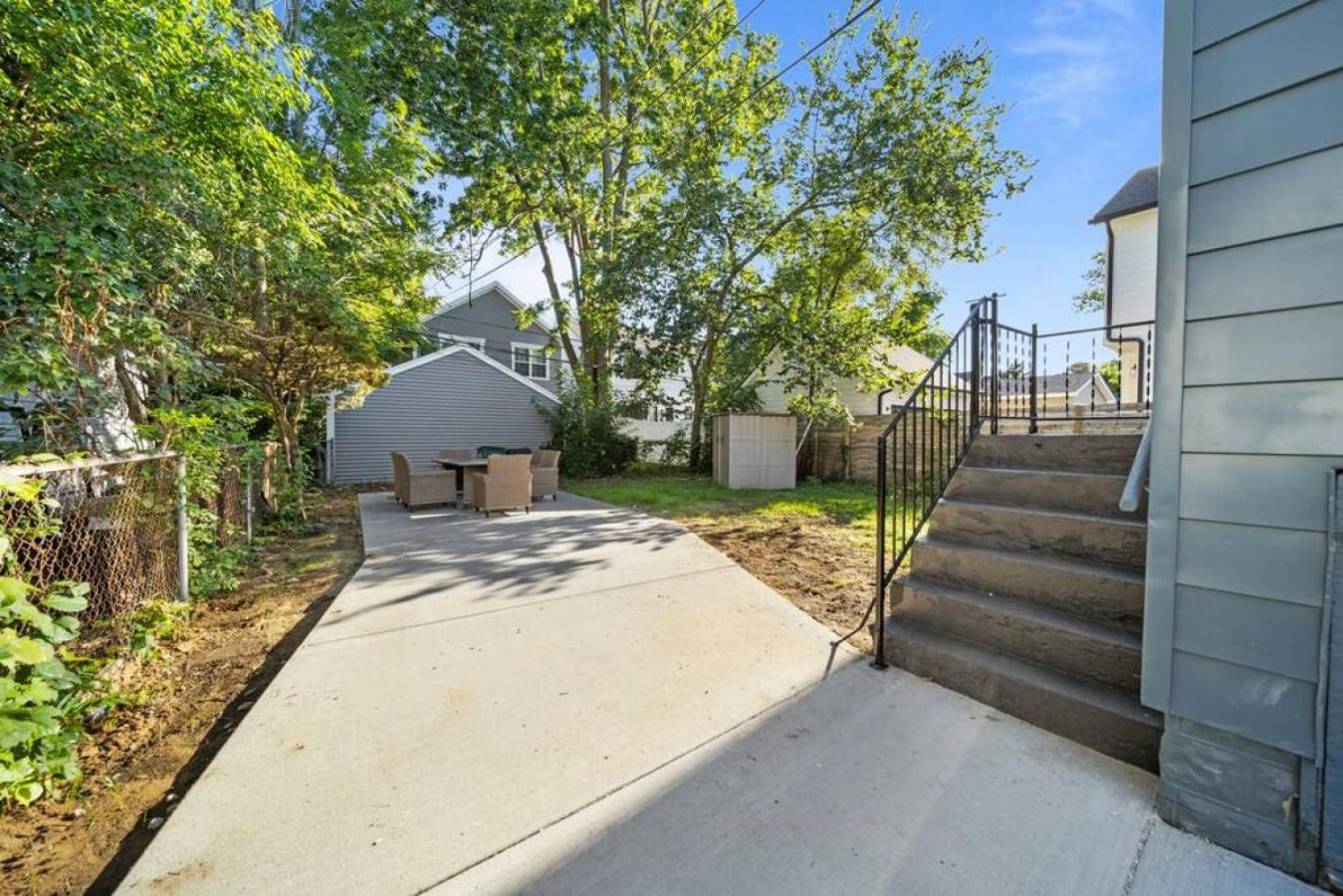 Stylish Luxury 3bd home in Down Town Royal Oak view 3