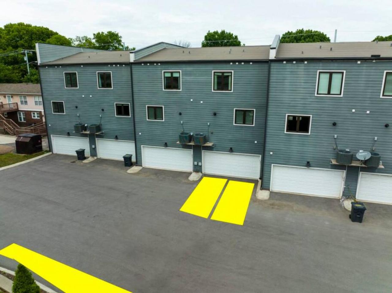 WeHo Nashville Home, Geodis Park, Mini-Golf, Arcade, 10min to Downtown! Sleeps 10! view 5