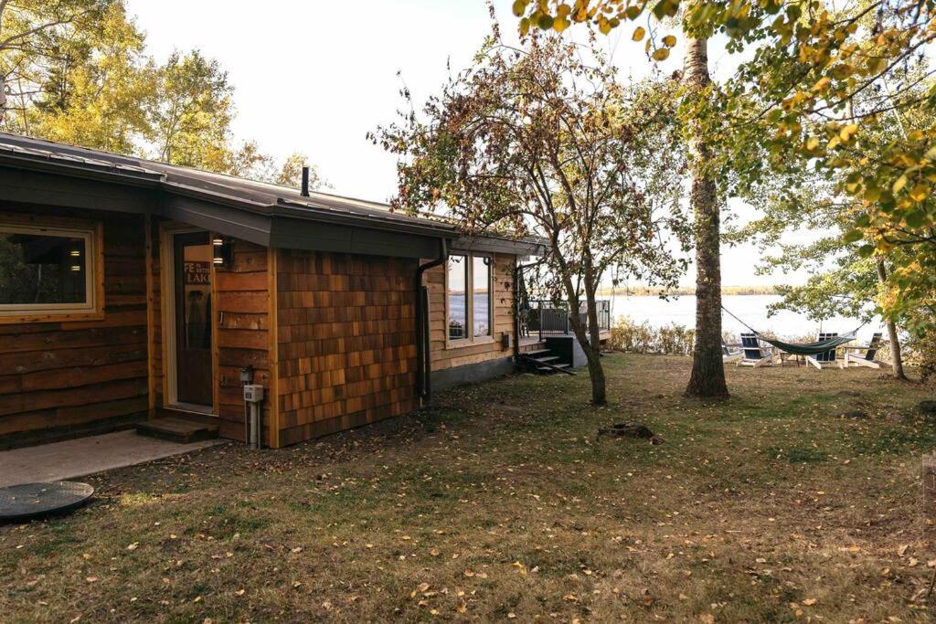 Newly reno Classic Lake Front Cottage with Dock