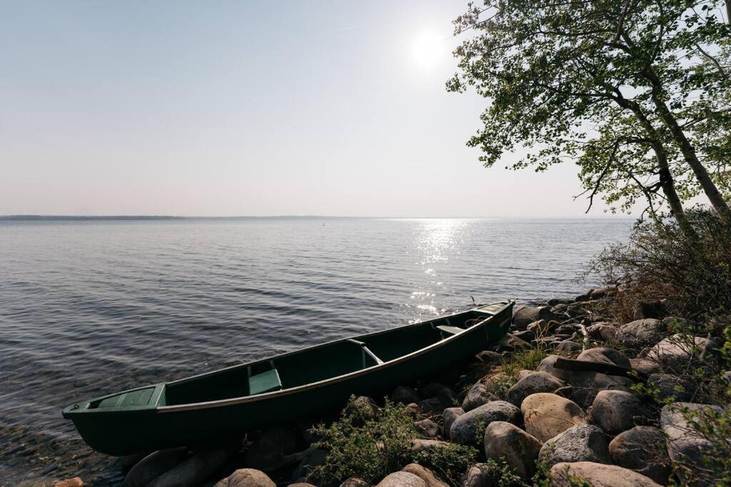 Newly reno Classic Lake Front Cottage with Dock