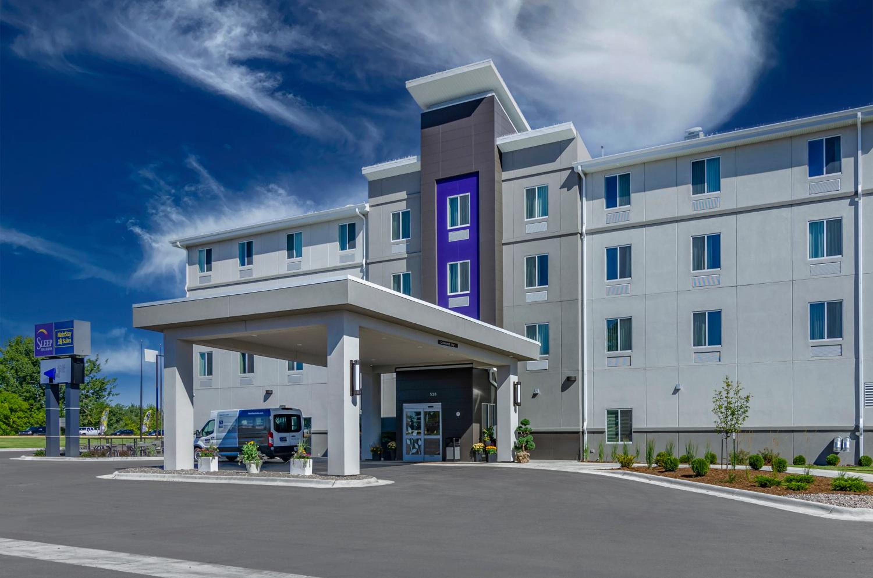 Great Falls Vacations - Sleep Inn  Suites Great Falls Airport - Property Image 1