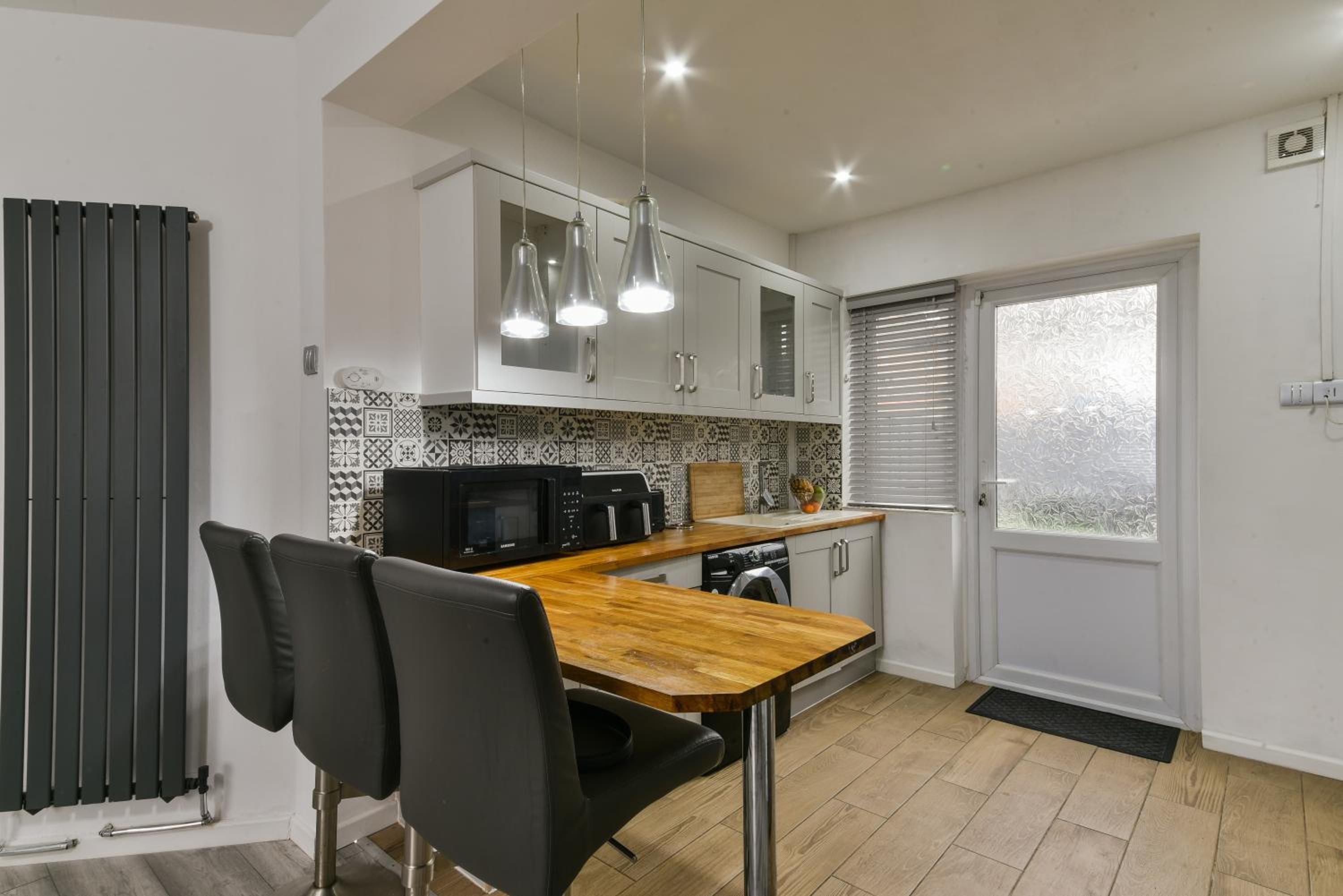2-Bed House, Bromley, Free Parking, 30 min to Central London - Sleeps 6