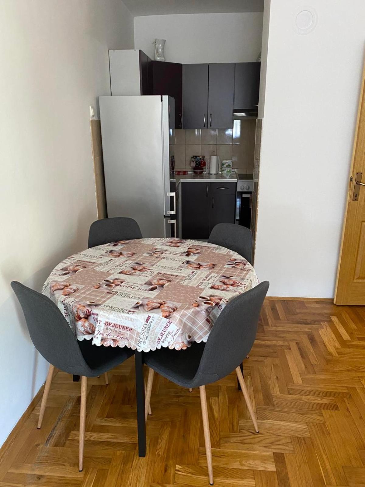 Apartman DIS