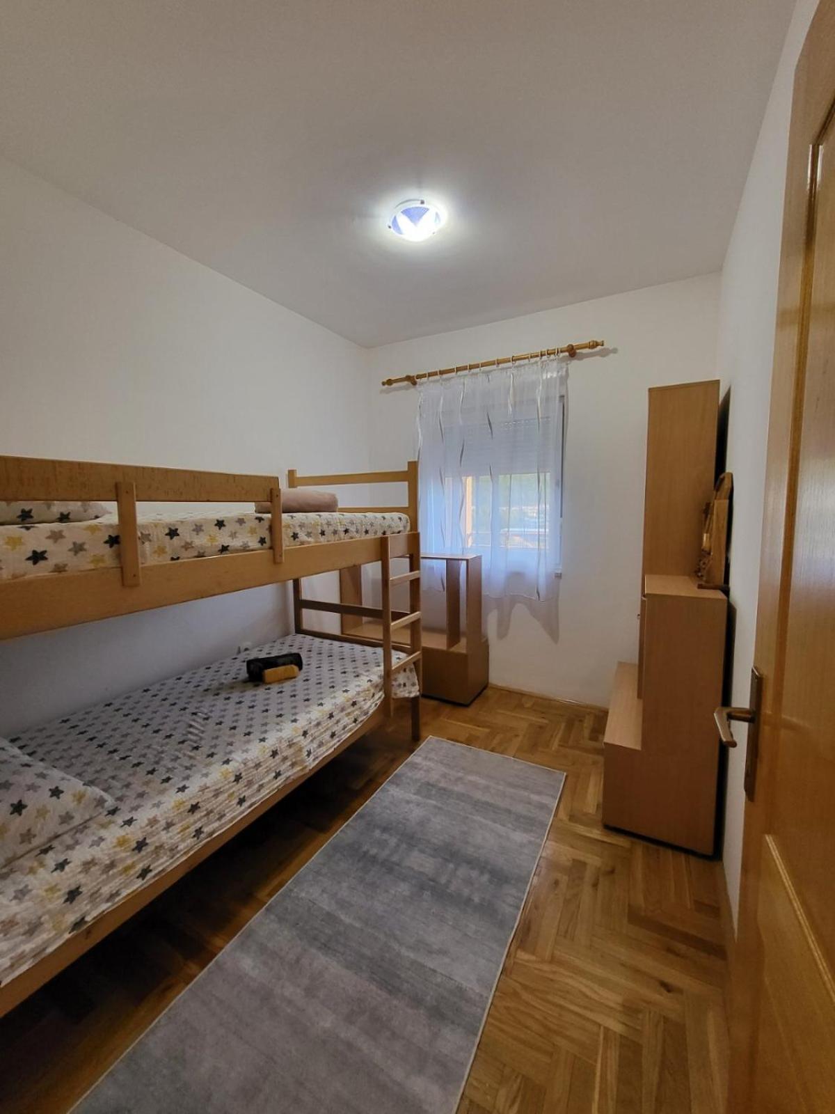 Apartman DIS