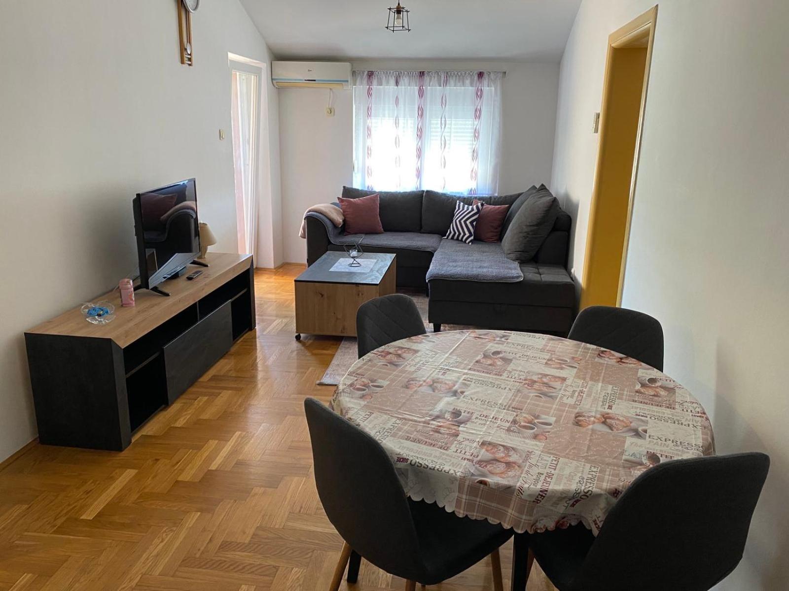 Apartman DIS