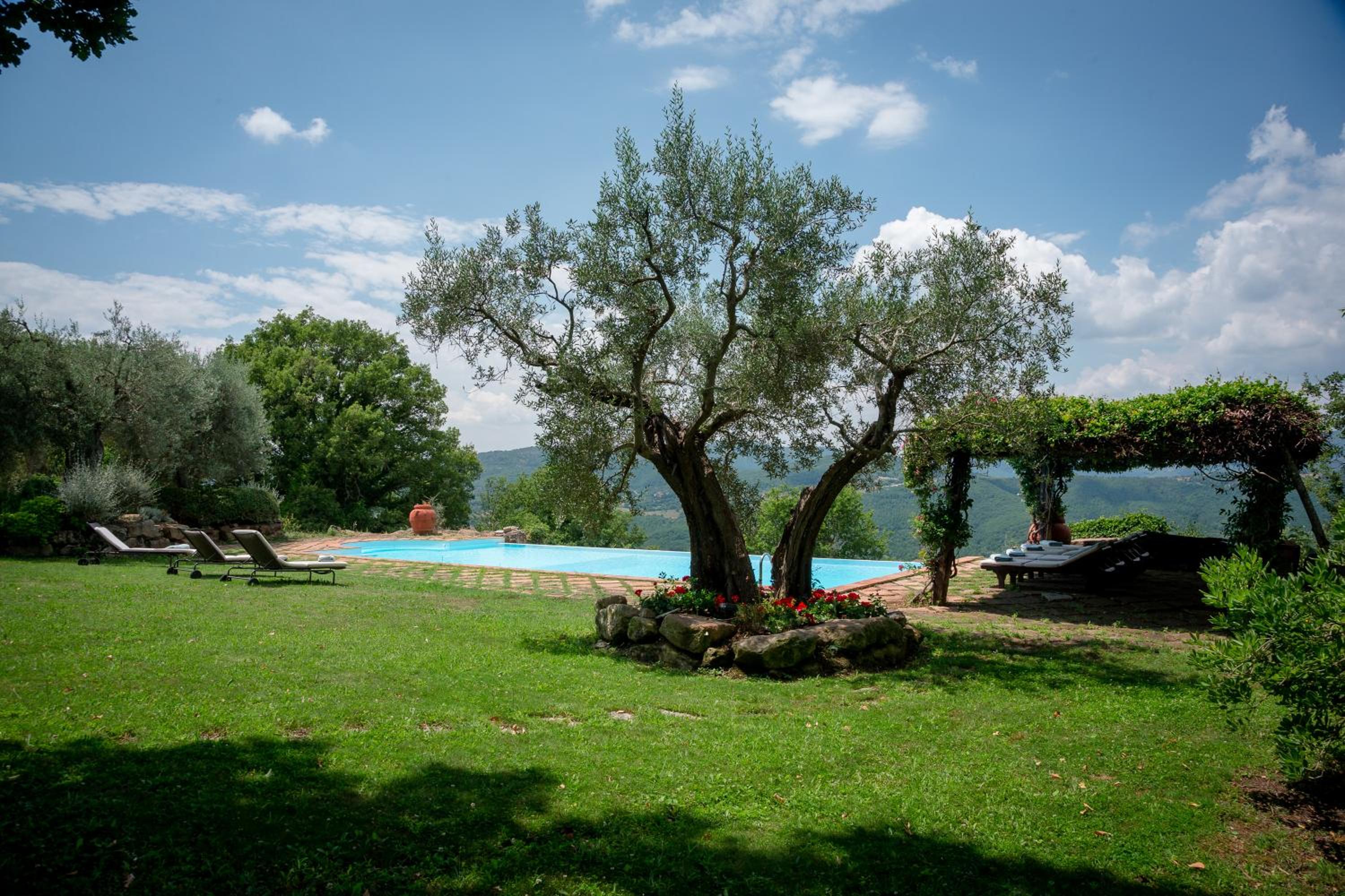 Casale Aston view 4