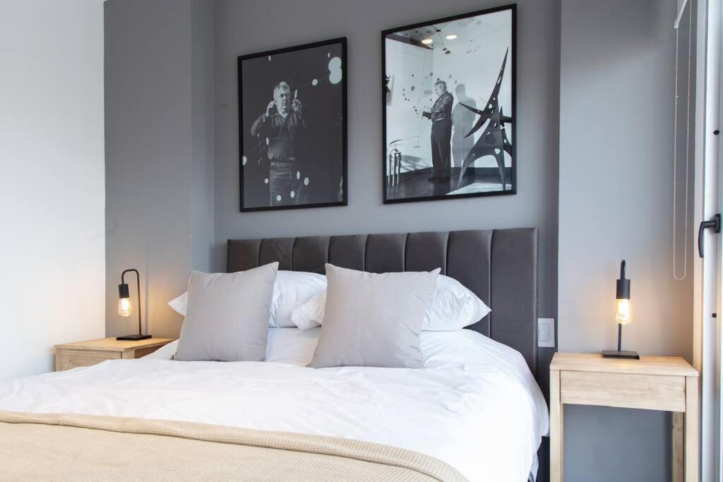 Almez Stunning Deluxe Apartment