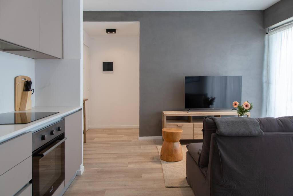 Almez Stunning Deluxe Apartment