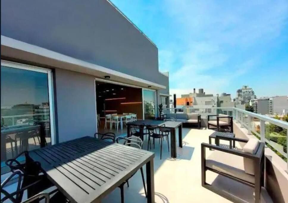 Almez Stunning Deluxe Apartment